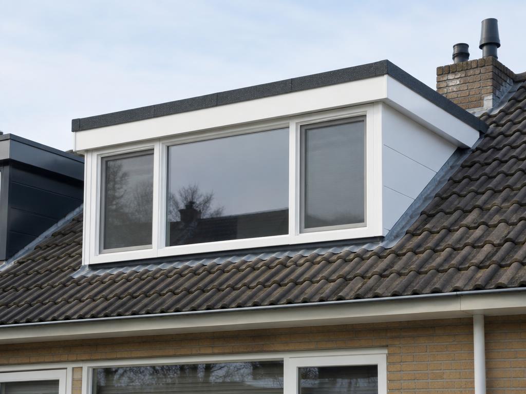 Dakkapel met een plat bitumen dak